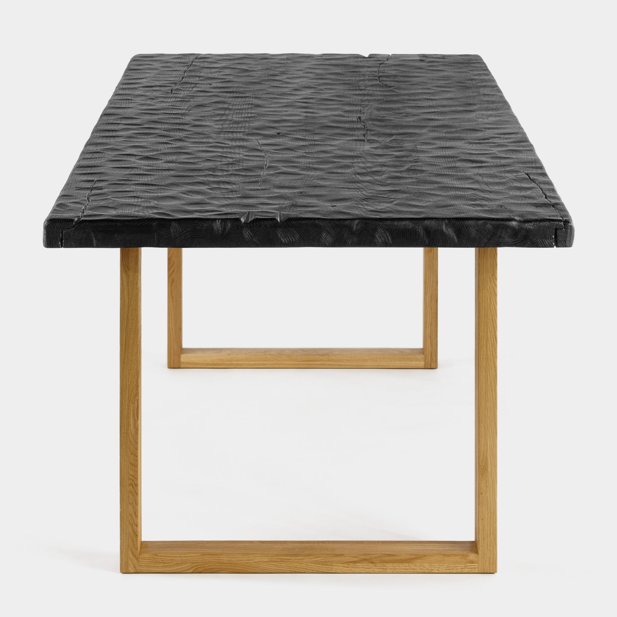 Table de salle à manger rustique avec relief en bois de chêne noir massif et pieds en bois de chêne massif U