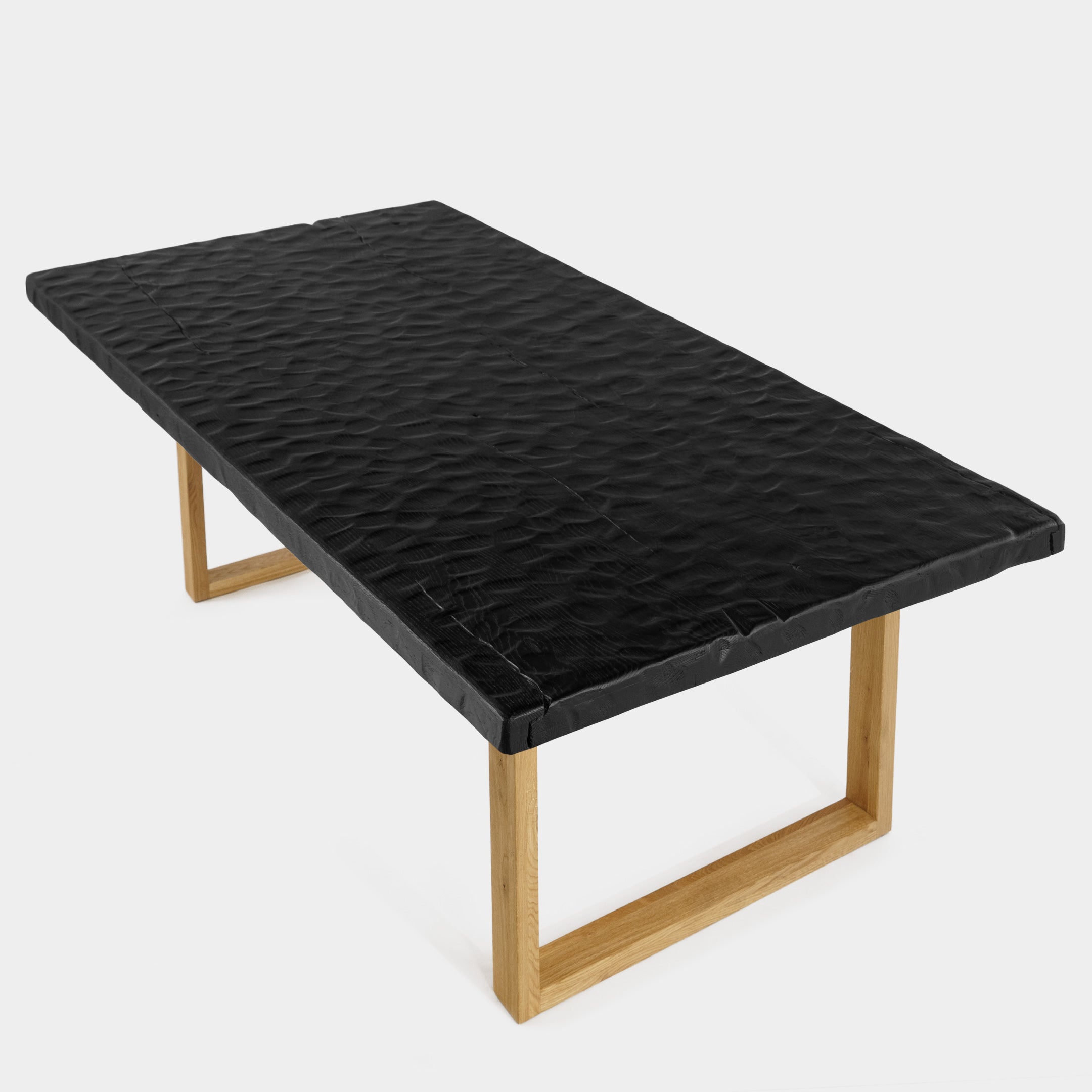 Table de salle à manger rustique avec relief en bois de chêne noir massif et pieds en bois de chêne massif U