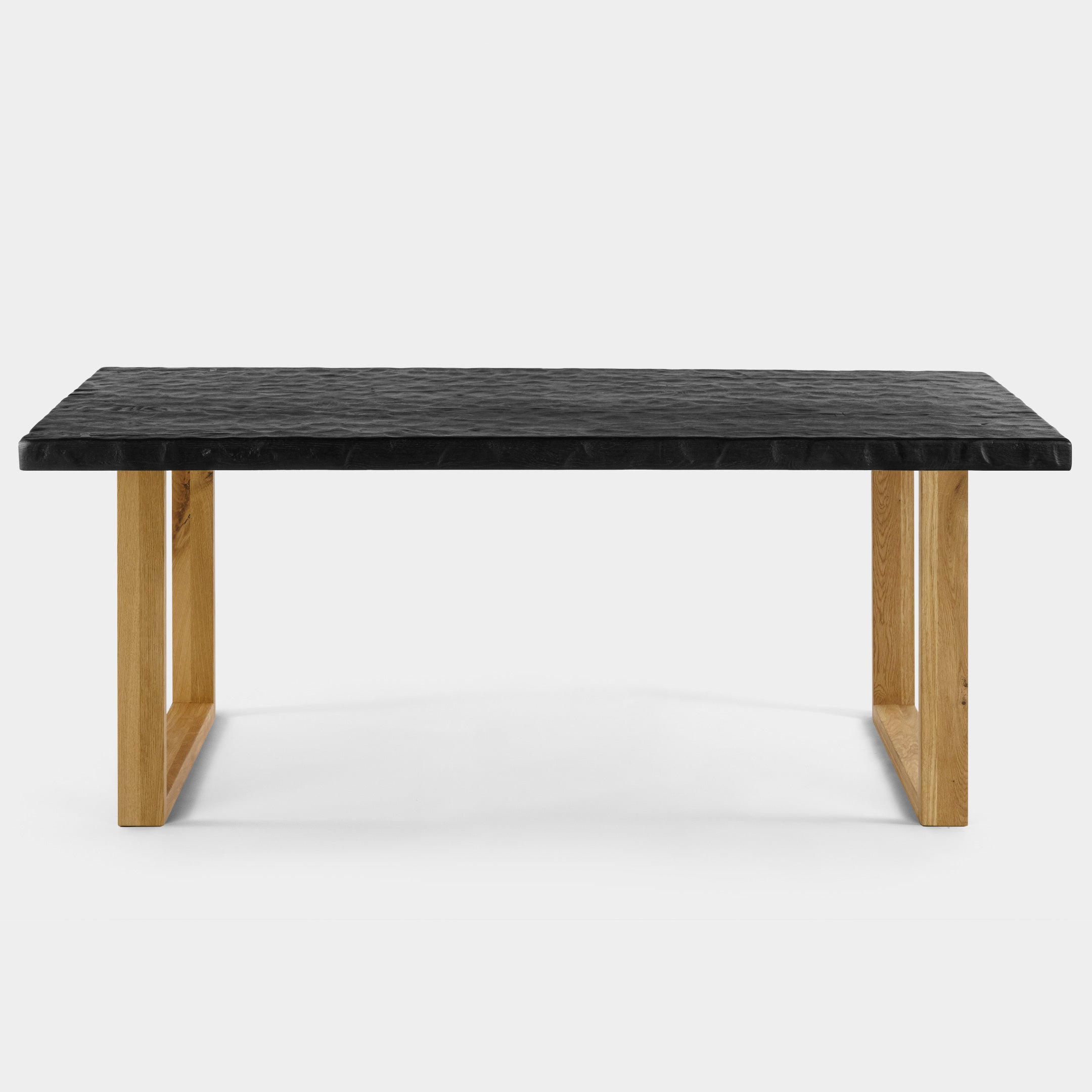 Table de salle à manger rustique avec relief en bois de chêne noir massif et pieds en bois de chêne massif U