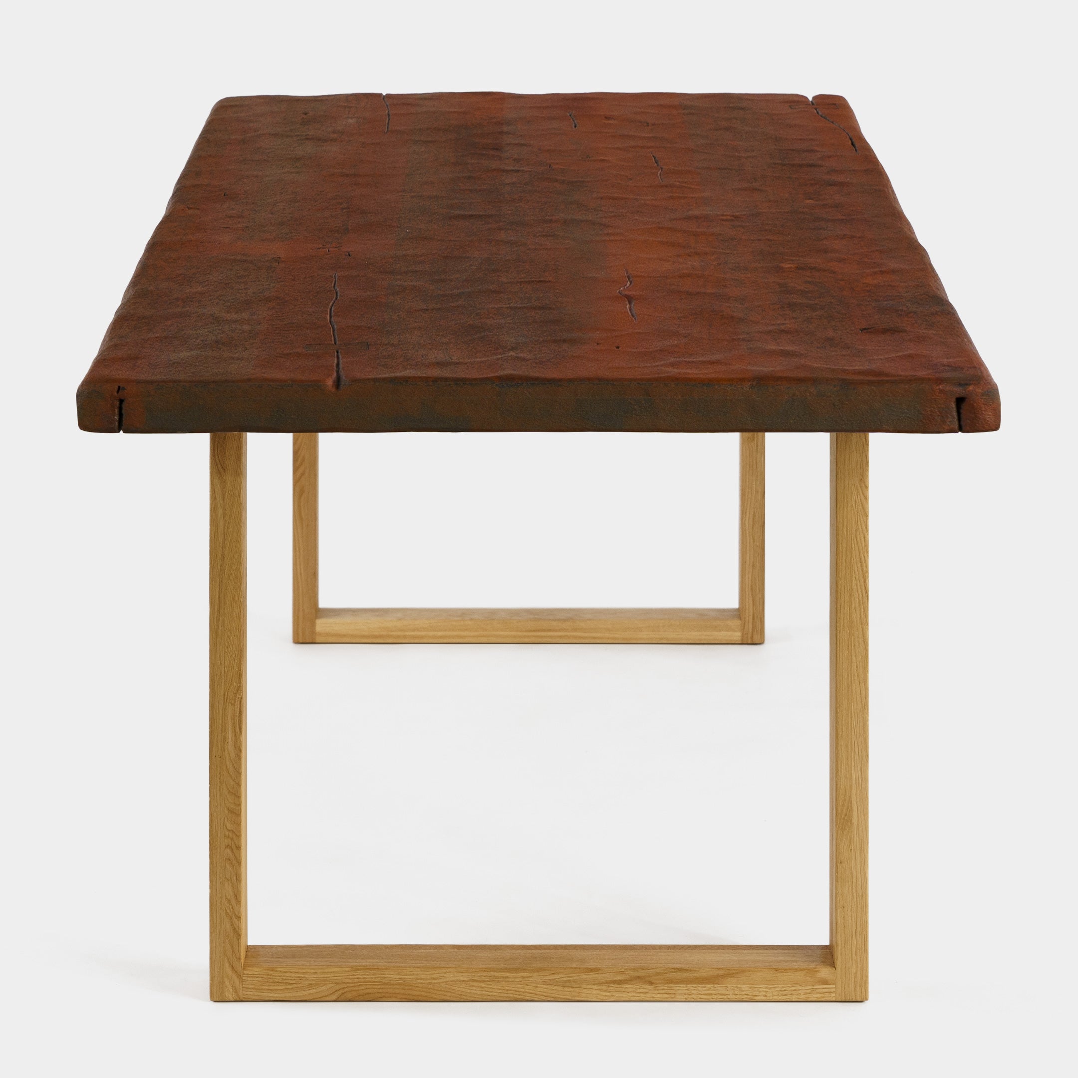 Mesa de Comedor Rustica con Relieve de Madera Maciza de Roble OXIDO y Patas madera de Roble Macizo U