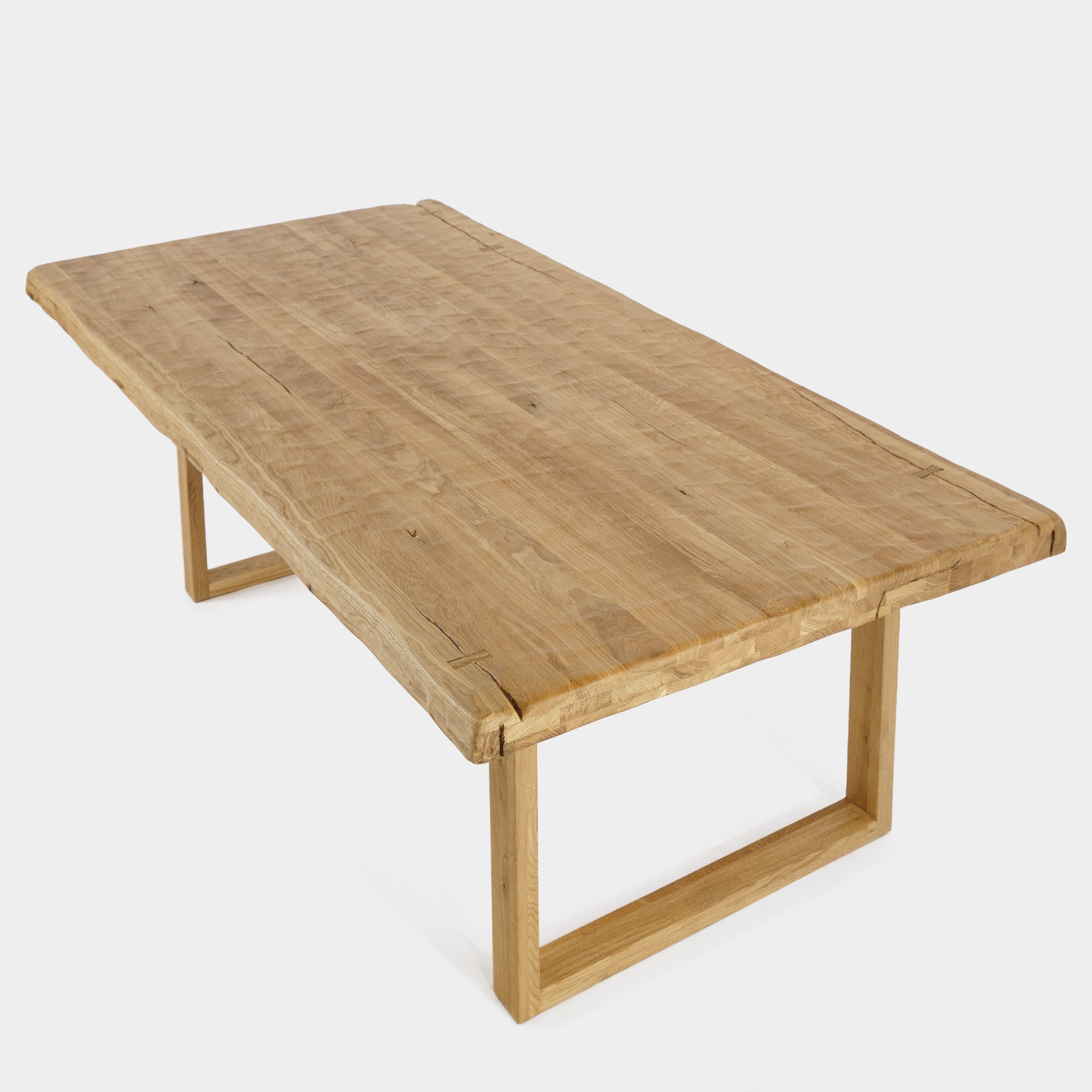 Table de salle à manger rustique avec relief en bois de chêne naturel massif et pieds en bois de chêne massif U