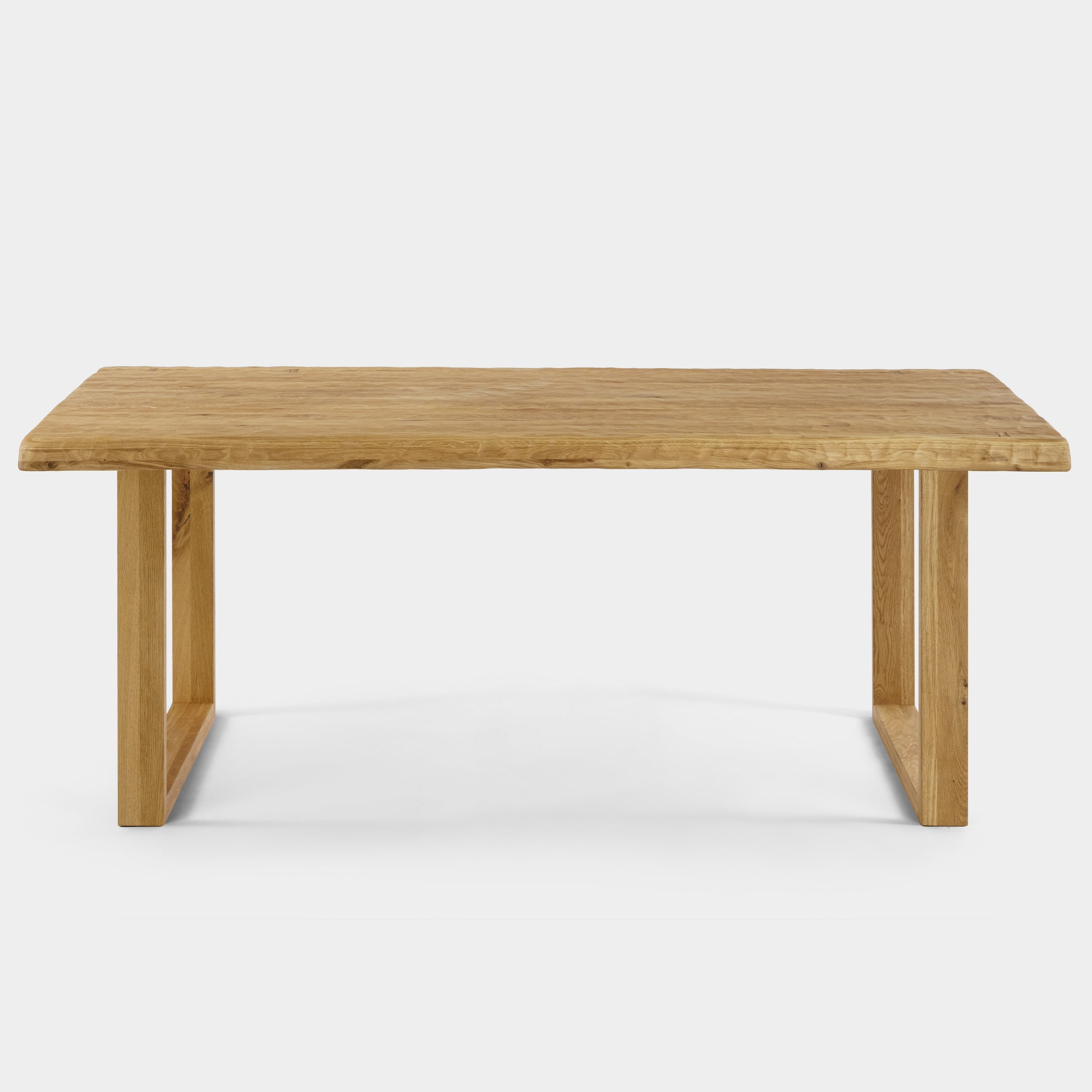 Table de salle à manger rustique avec relief en bois de chêne naturel massif et pieds en bois de chêne massif U