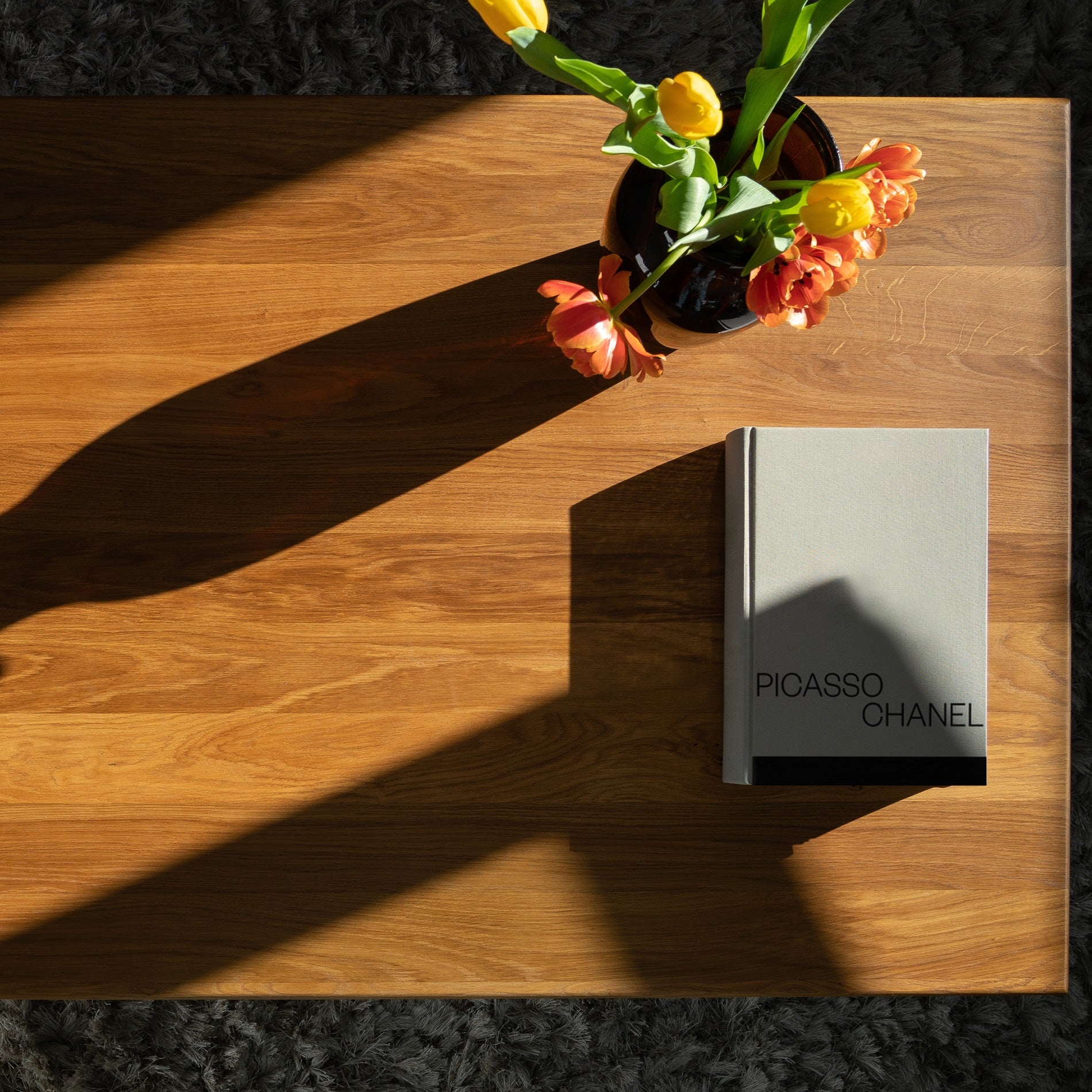 Mesa de Comedor de Roble Macizo Ámbar, Canto Ondulado, Patas X de Roble