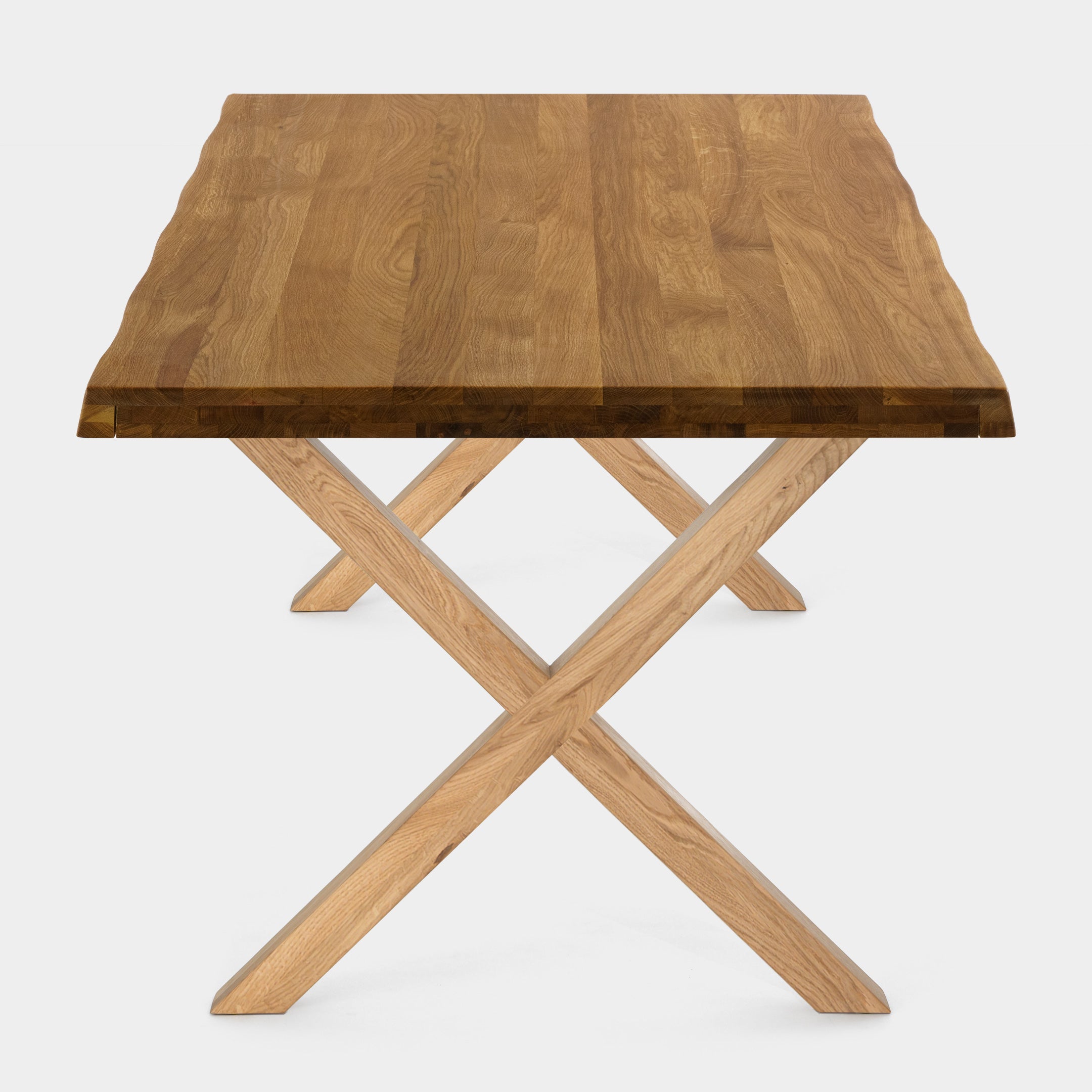 Mesa de Comedor de Roble Macizo Ámbar, Canto Ondulado, Patas X de Roble