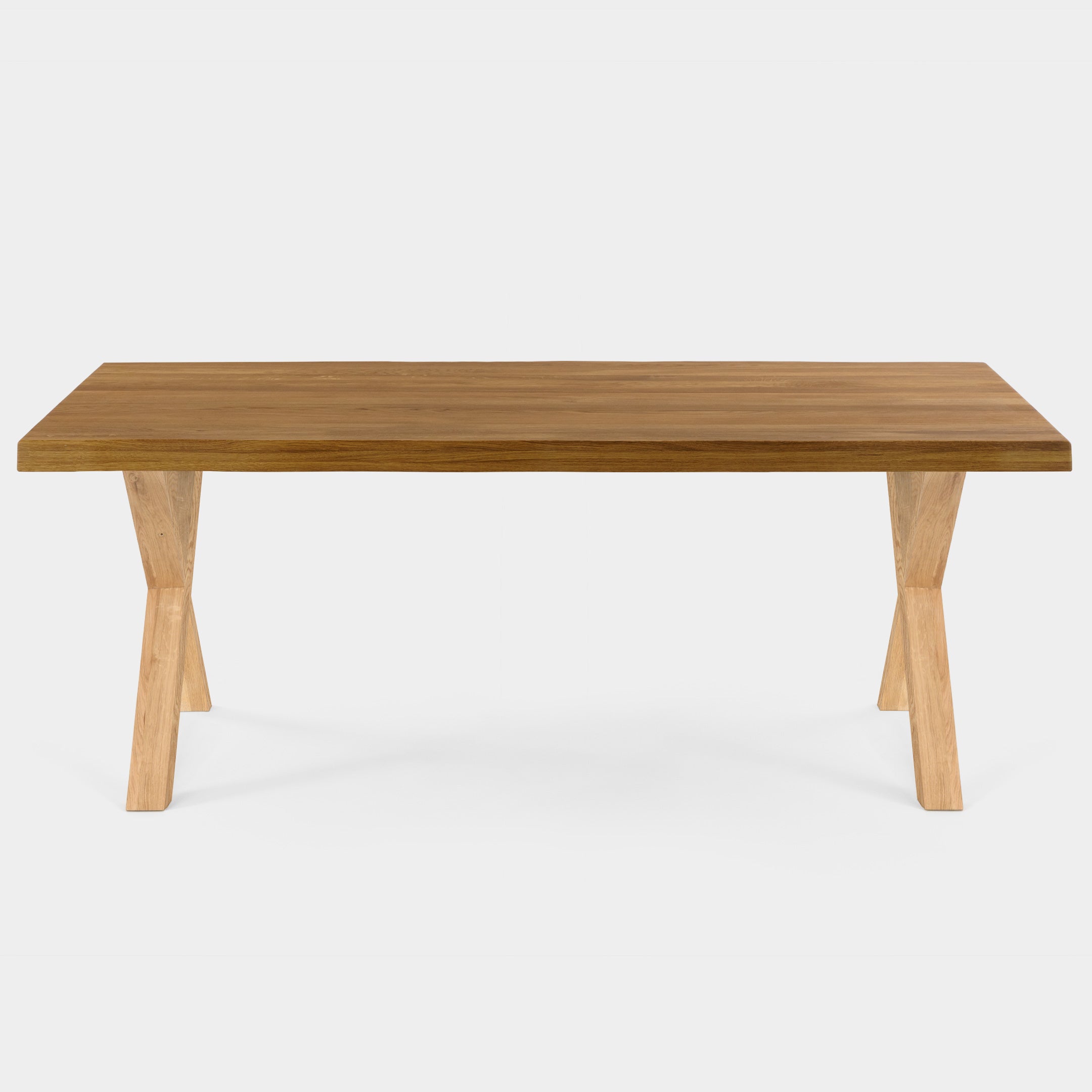 Mesa de Comedor de Roble Macizo Ámbar, Canto Ondulado, Patas X de Roble
