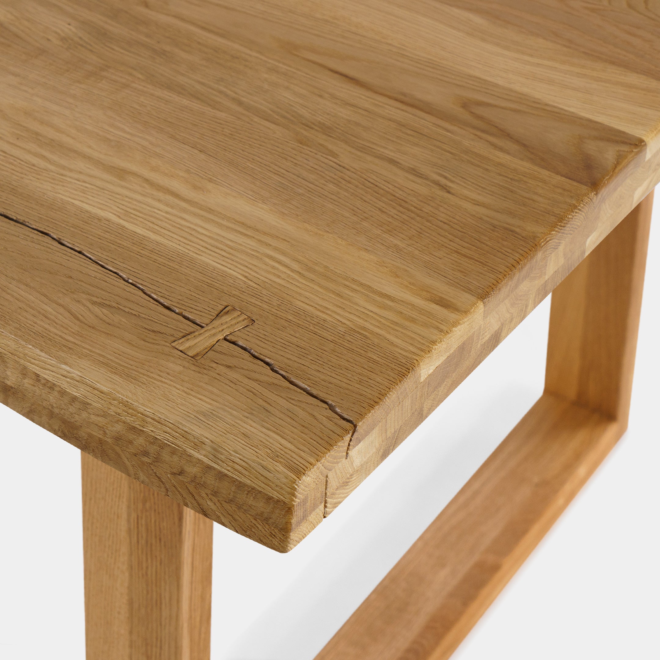 Mesa de Comedor Rustica de Madera Maciza de Roble Dorado Ondulada y Patas de madera Roble Macizo U