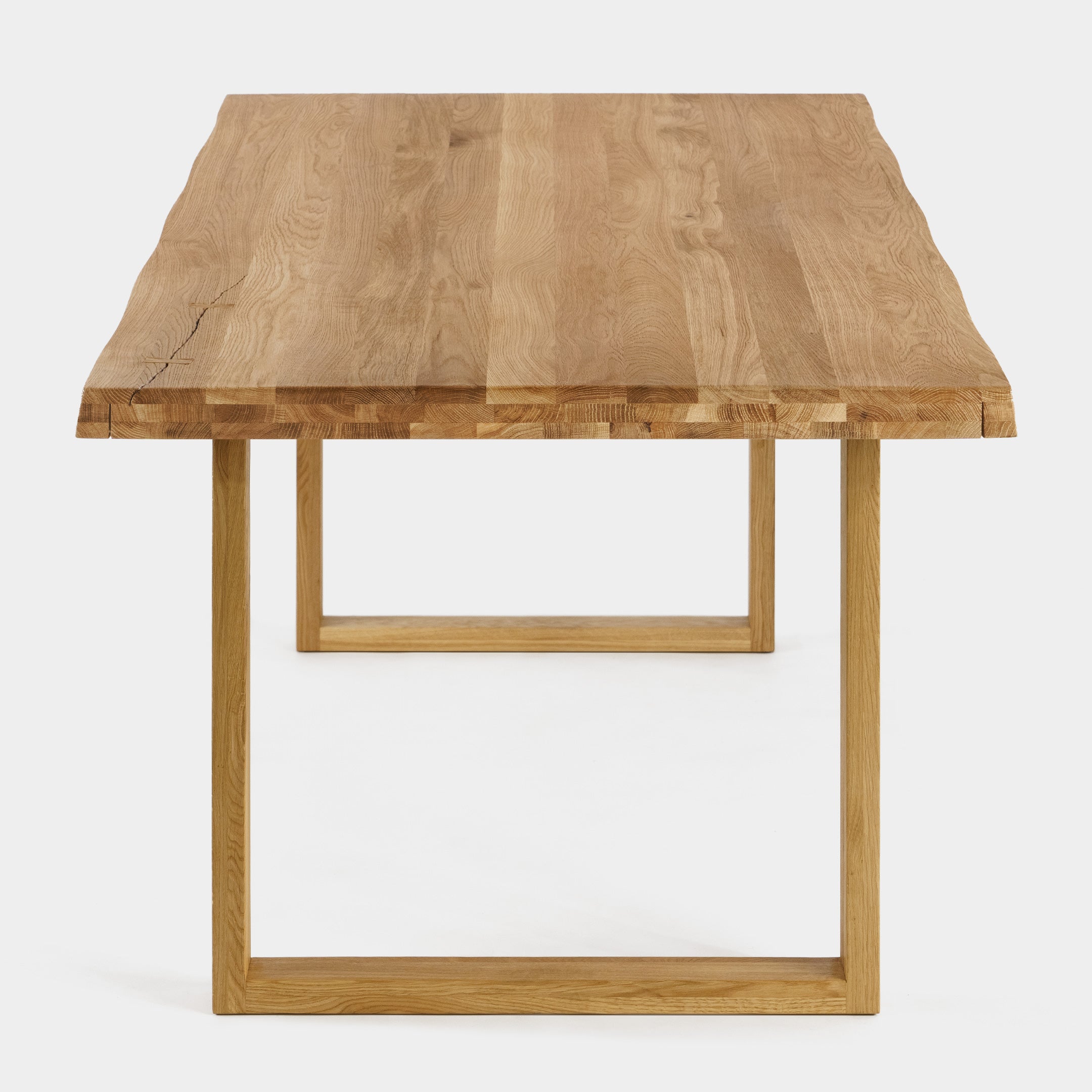 Mesa de Comedor Rustica de Madera Maciza de Roble Dorado Ondulada y Patas de madera Roble Macizo U