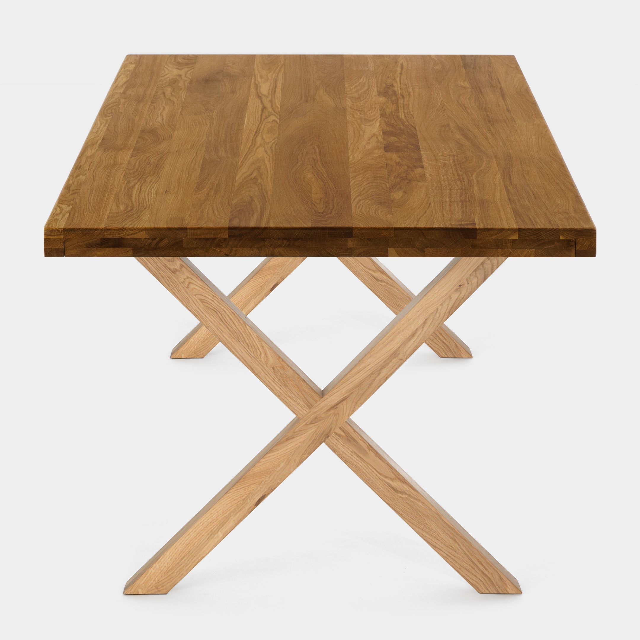 Mesa de Comedor de Roble Macizo Ámbar, Canto Recto, Patas X de Roble