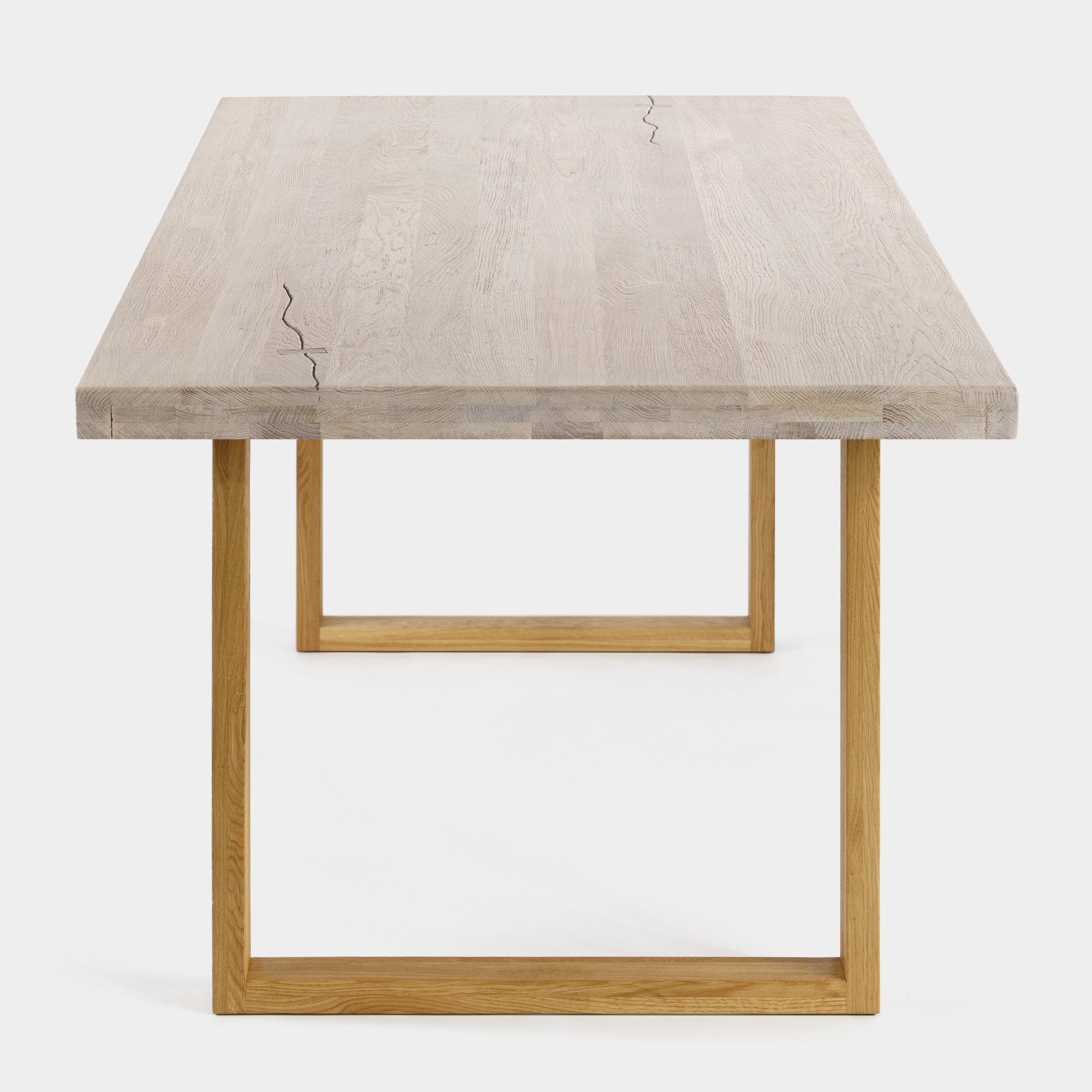 Table de salle à manger rectangulaire rustique en bois massif de chêne blanchi et pieds en bois de chêne massif U