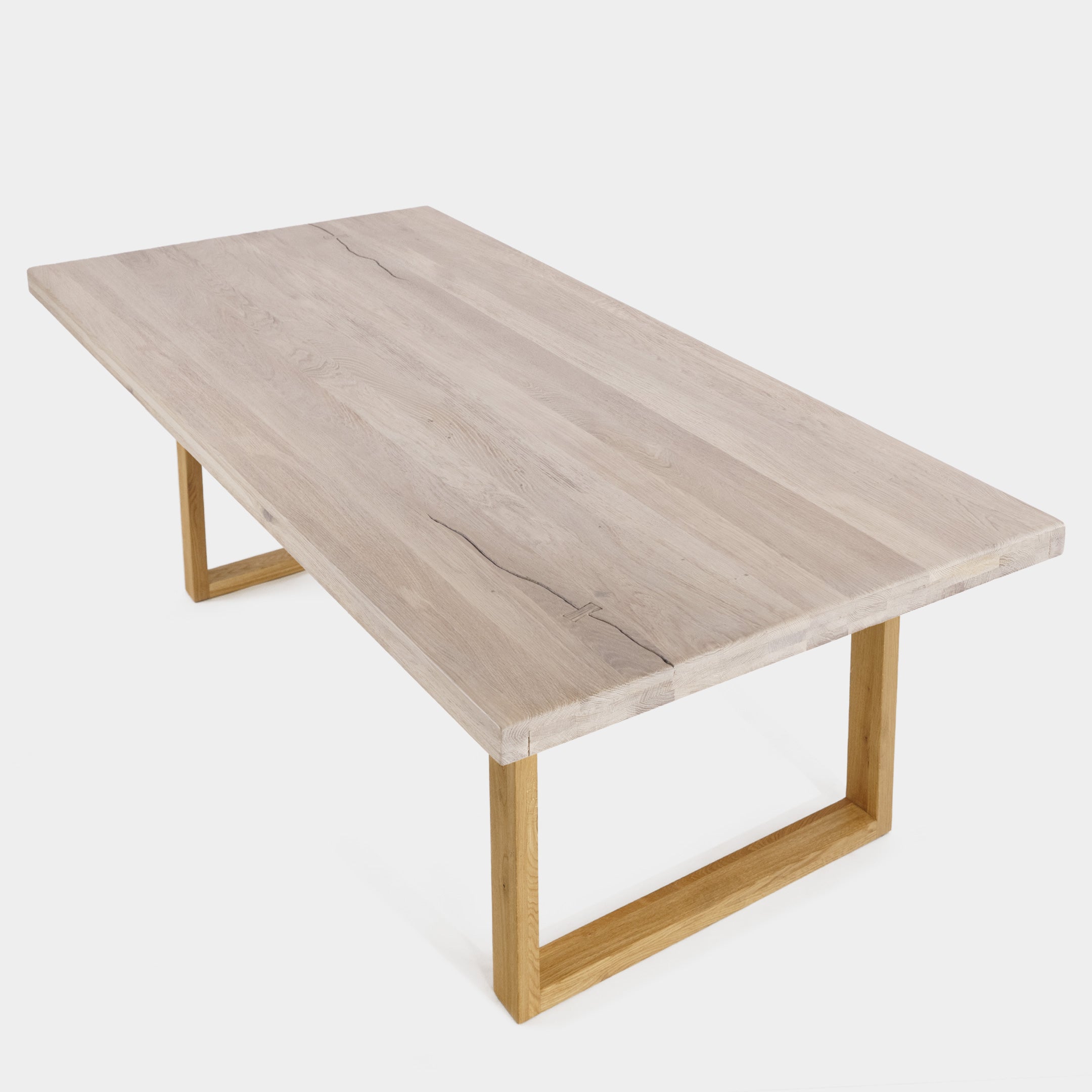 Table de salle à manger rectangulaire rustique en bois massif de chêne blanchi et pieds en bois de chêne massif U