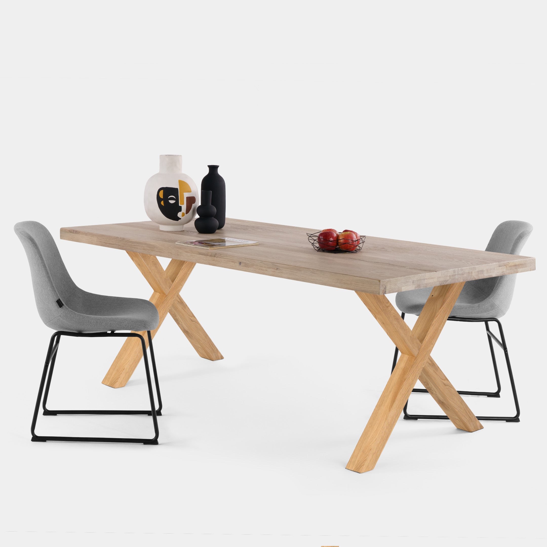 Mesa de Comedor Rústica de Roble Macizo Blanqueado con Patas de Roble en X y Canto Recto