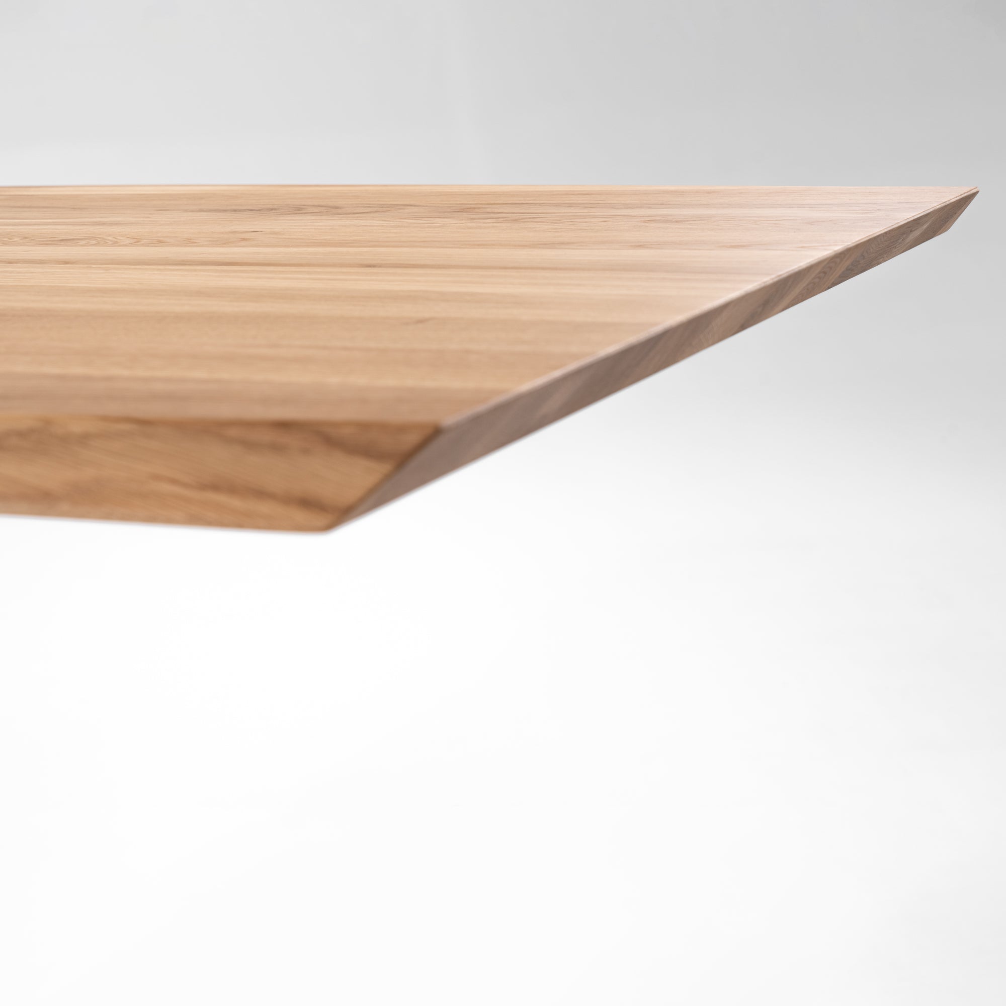 Mesa de comedor Crux de madera maciza de roble natural y patas Inox