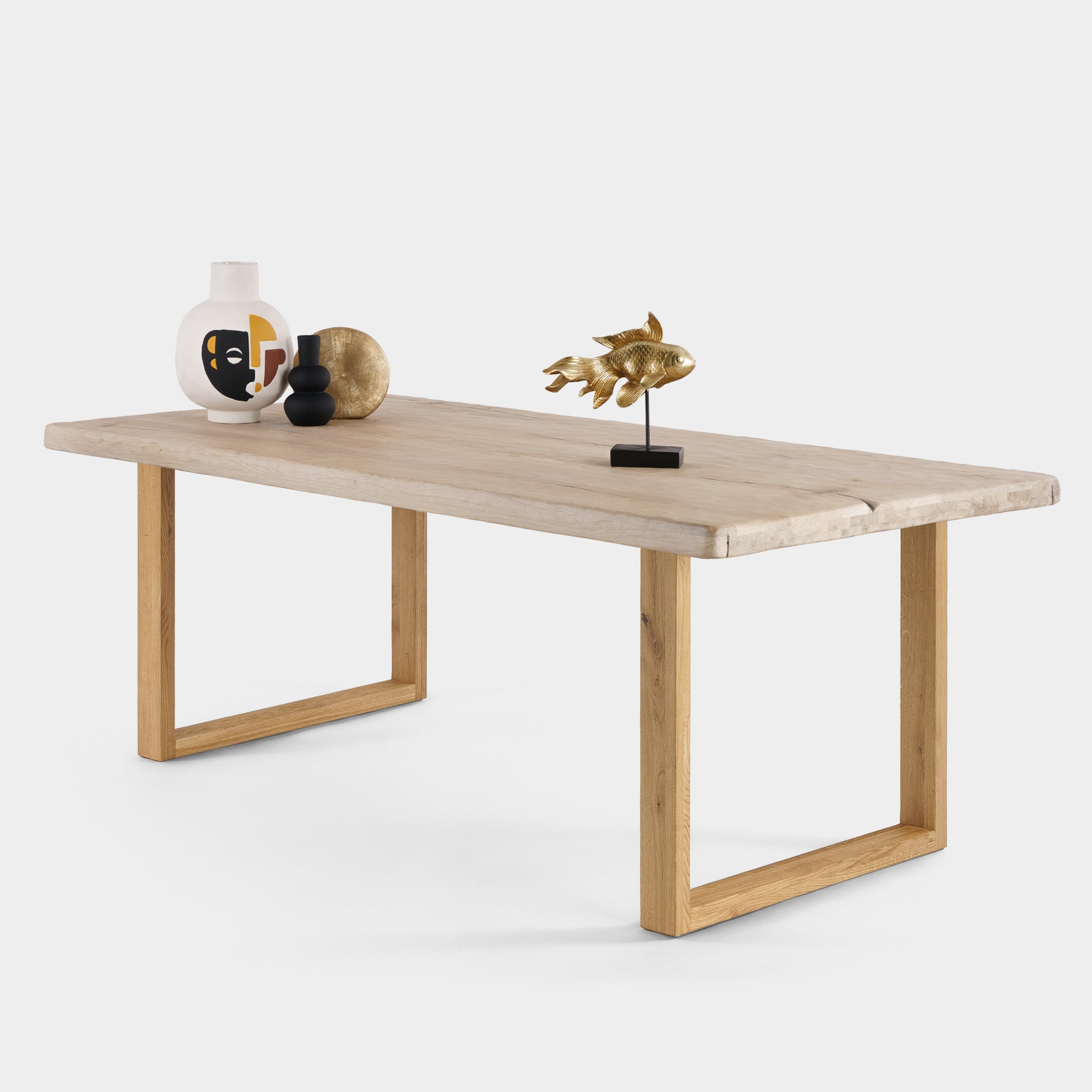 Mesa de Comedor Rustica con Relieve de Madera Maciza de Roble Blanqueado y Patas madera de Roble Macizo U