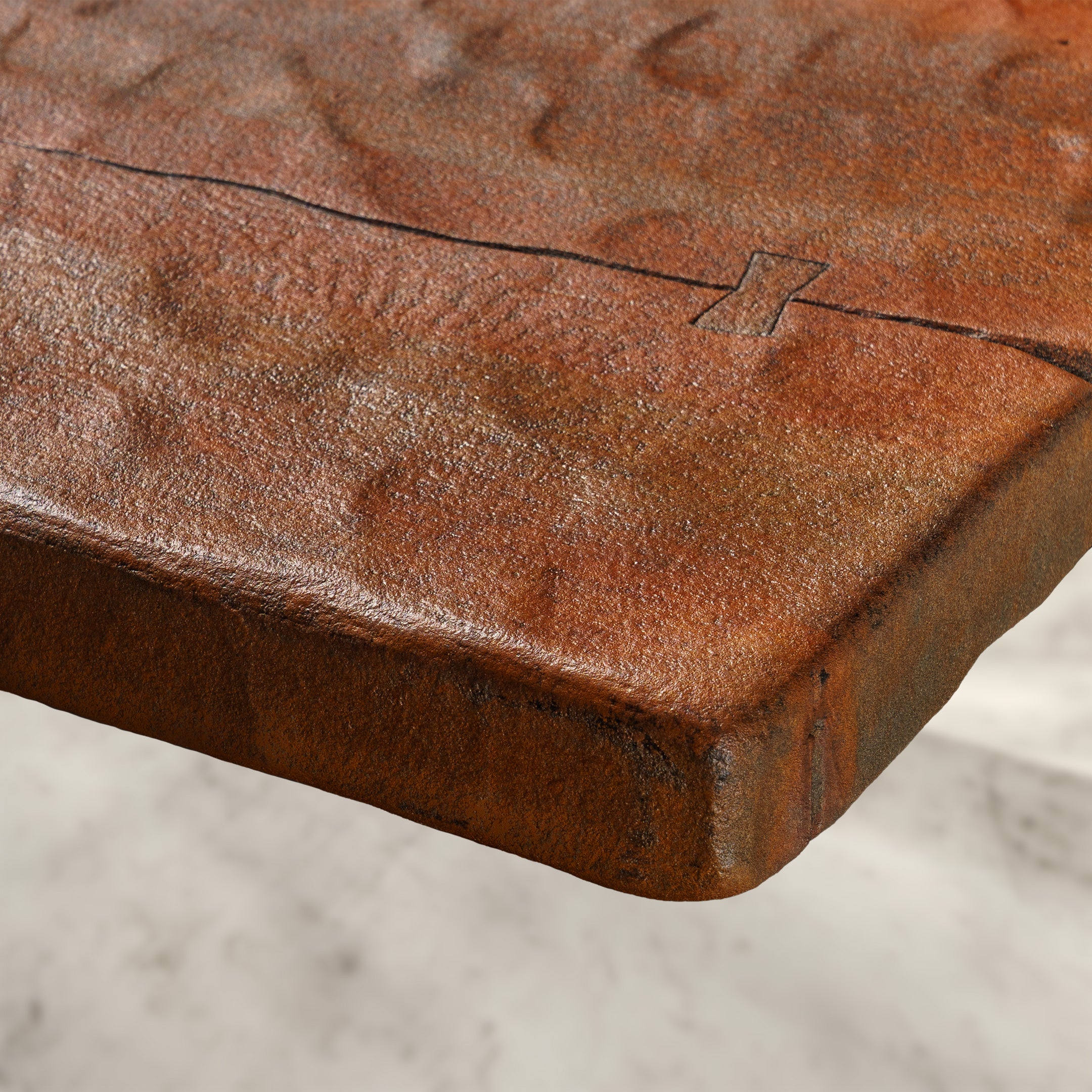 Table à manger rustique avec relief en bois de chêne massif et pieds en bois de chêne massif U