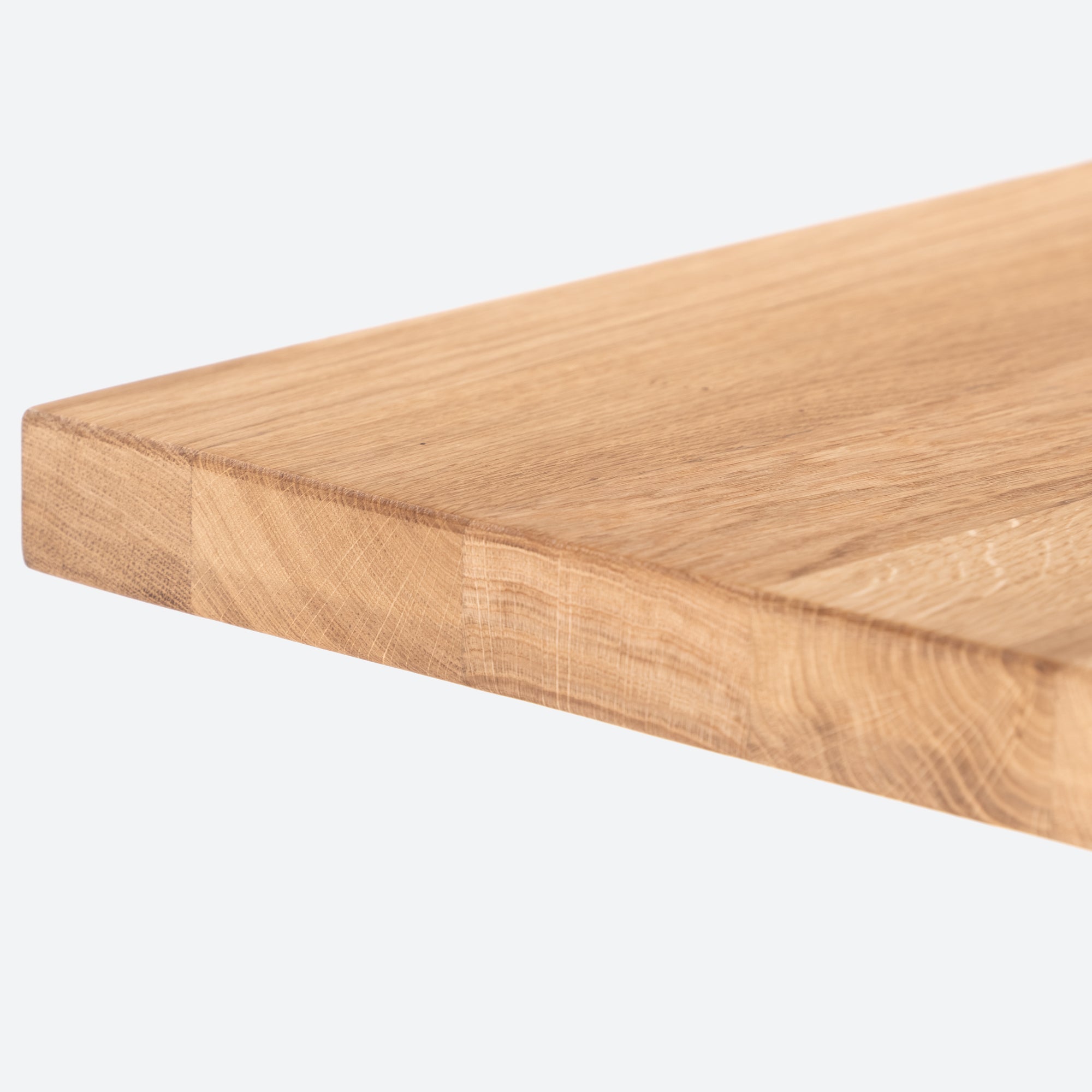 Mesa Frame Natura de madera maciza de roble y patas inclinadas de Inox